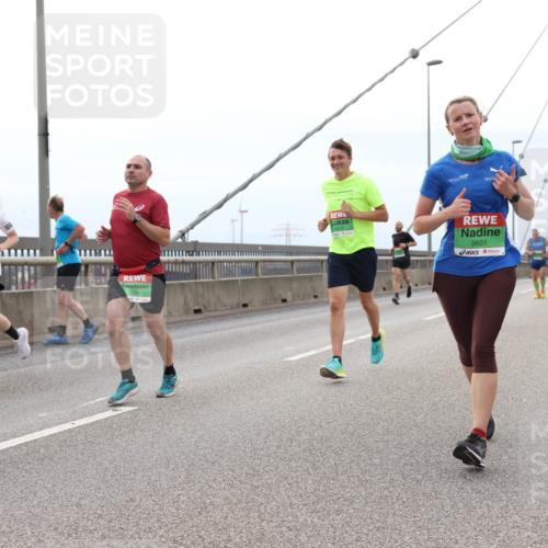 03.10.2025 - Köhlbrandbrückenlauf Lena Gebhardt http://msf.ph/oto/9201554 03.10.2025 15:45:41 Position 2 7335, 9378, 9601 meine-sportfotos.de