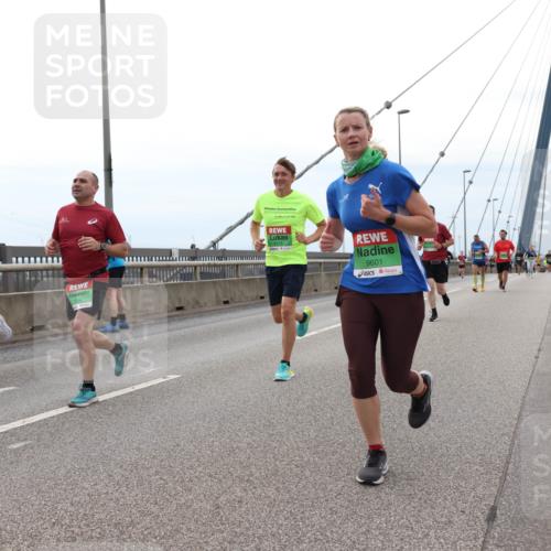 03.10.2025 - Köhlbrandbrückenlauf Lena Gebhardt http://msf.ph/oto/9201556 03.10.2025 15:45:42 Position 2 9601 meine-sportfotos.de