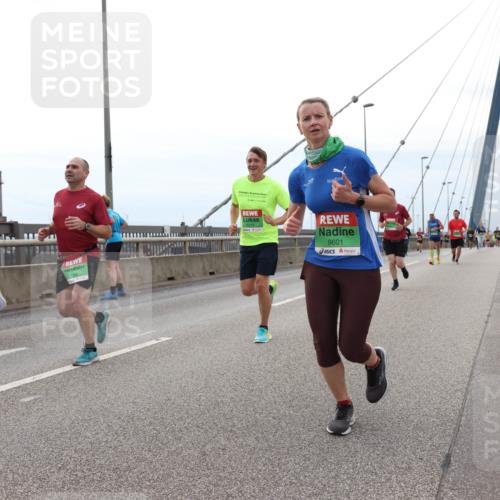 03.10.2025 - Köhlbrandbrückenlauf Lena Gebhardt http://msf.ph/oto/9201557 03.10.2025 15:45:42 Position 2 7506, 9601 meine-sportfotos.de
