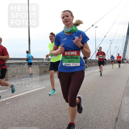 03.10.2025 - Köhlbrandbrückenlauf Lena Gebhardt http://msf.ph/oto/9201558 03.10.2025 15:45:42 Position 2 7506, 9601 meine-sportfotos.de