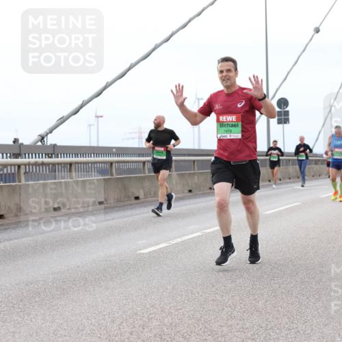 03.10.2025 - Köhlbrandbrückenlauf Lena Gebhardt http://msf.ph/oto/9201559 03.10.2025 15:45:43 Position 2 7419 meine-sportfotos.de