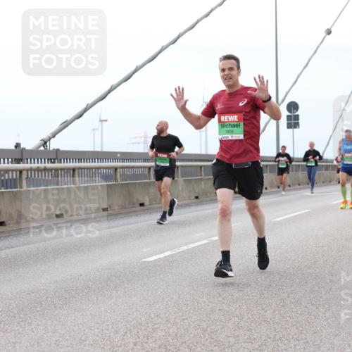 03.10.2025 - Köhlbrandbrückenlauf Lena Gebhardt http://msf.ph/oto/9201560 03.10.2025 15:45:43 Position 2 7419 meine-sportfotos.de