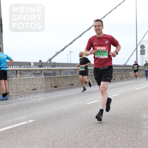 03.10.2025 - Köhlbrandbrückenlauf Lena Gebhardt http://msf.ph/oto/9201562 03.10.2025 15:45:44 Position 2 24, 7419 meine-sportfotos.de