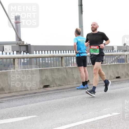 03.10.2025 - Köhlbrandbrückenlauf Lena Gebhardt http://msf.ph/oto/9201565 03.10.2025 15:45:45 Position 2 24, 7995 meine-sportfotos.de