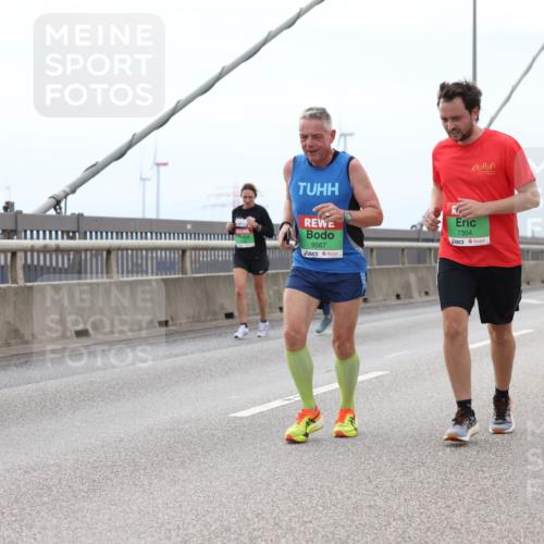 03.10.2025 - Köhlbrandbrückenlauf Lena Gebhardt http://msf.ph/oto/9201572 03.10.2025 15:45:48 Position 2 9567, 7304 meine-sportfotos.de
