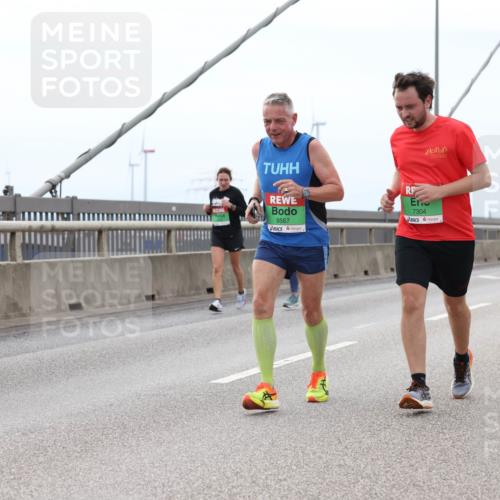 03.10.2025 - Köhlbrandbrückenlauf Lena Gebhardt http://msf.ph/oto/9201573 03.10.2025 15:45:48 Position 2 9567, 7304 meine-sportfotos.de