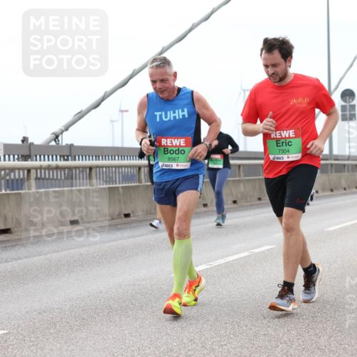 03.10.2025 - Köhlbrandbrückenlauf Lena Gebhardt http://msf.ph/oto/9201574 03.10.2025 15:45:48 Position 2 9567, 7304 meine-sportfotos.de