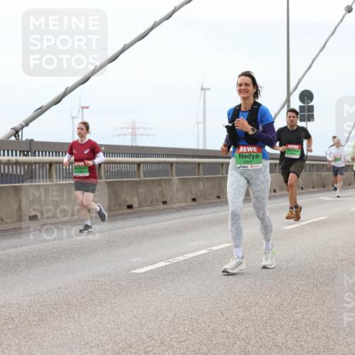 03.10.2025 - Köhlbrandbrückenlauf Lena Gebhardt http://msf.ph/oto/9201579 03.10.2025 15:45:52 Position 2 9597 meine-sportfotos.de