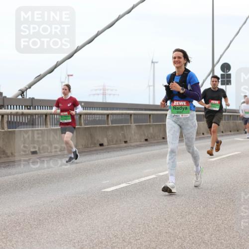 03.10.2025 - Köhlbrandbrückenlauf Lena Gebhardt http://msf.ph/oto/9201580 03.10.2025 15:45:52 Position 2 9597 meine-sportfotos.de