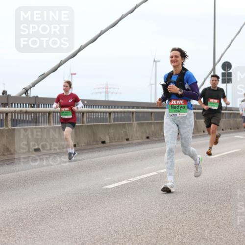 03.10.2025 - Köhlbrandbrückenlauf Lena Gebhardt http://msf.ph/oto/9201581 03.10.2025 15:45:52 Position 2 9597 meine-sportfotos.de