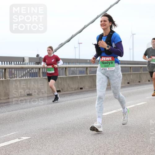 03.10.2025 - Köhlbrandbrückenlauf Lena Gebhardt http://msf.ph/oto/9201583 03.10.2025 15:45:53 Position 2 9597 meine-sportfotos.de