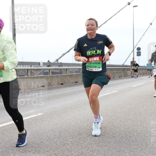 03.10.2025 - Köhlbrandbrückenlauf Lena Gebhardt http://msf.ph/oto/9201602 03.10.2025 15:45:57 Position 2 5, 7708, 9218 meine-sportfotos.de