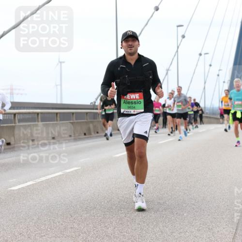 03.10.2025 - Köhlbrandbrückenlauf Lena Gebhardt http://msf.ph/oto/9201604 03.10.2025 15:45:58 Position 2 9634 meine-sportfotos.de