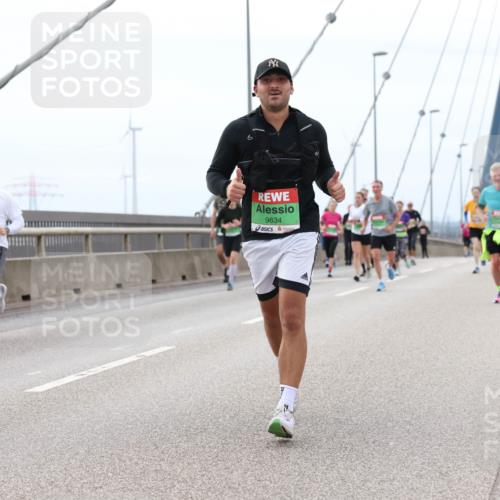 03.10.2025 - Köhlbrandbrückenlauf Lena Gebhardt http://msf.ph/oto/9201605 03.10.2025 15:45:58 Position 2 9634 meine-sportfotos.de