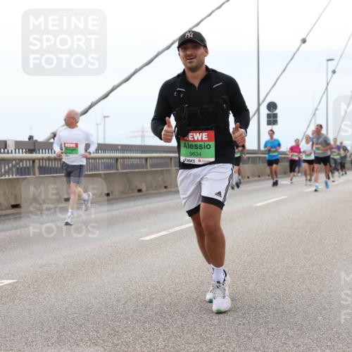 03.10.2025 - Köhlbrandbrückenlauf Lena Gebhardt http://msf.ph/oto/9201608 03.10.2025 15:45:58 Position 2 9634 meine-sportfotos.de