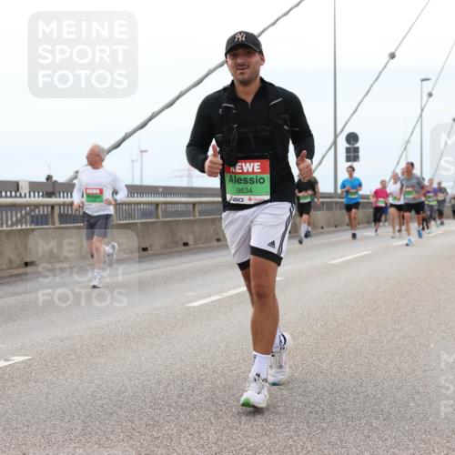 03.10.2025 - Köhlbrandbrückenlauf Lena Gebhardt http://msf.ph/oto/9201609 03.10.2025 15:45:58 Position 2 9634 meine-sportfotos.de