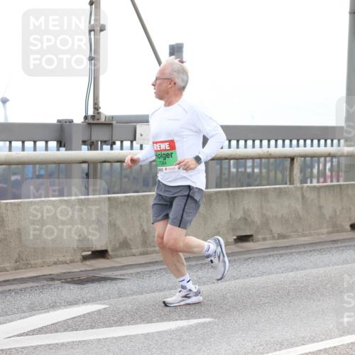 03.10.2025 - Köhlbrandbrückenlauf Lena Gebhardt http://msf.ph/oto/9201613 03.10.2025 15:46:00 Position 2 7384, 9 meine-sportfotos.de
