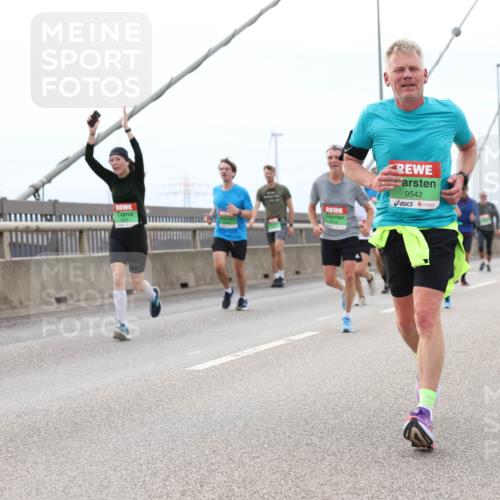 03.10.2025 - Köhlbrandbrückenlauf Lena Gebhardt http://msf.ph/oto/9201617 03.10.2025 15:46:02 Position 2 9542 meine-sportfotos.de