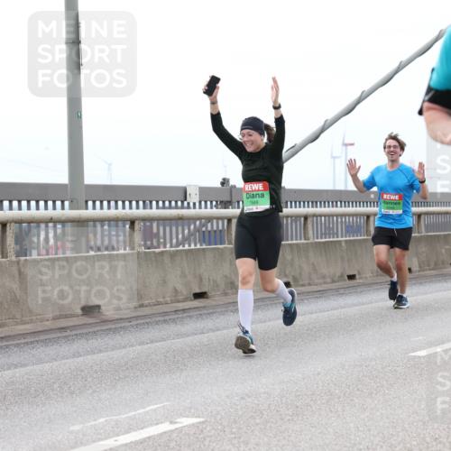 03.10.2025 - Köhlbrandbrückenlauf Lena Gebhardt http://msf.ph/oto/9201618 03.10.2025 15:46:02 Position 2 7648, 9542 meine-sportfotos.de