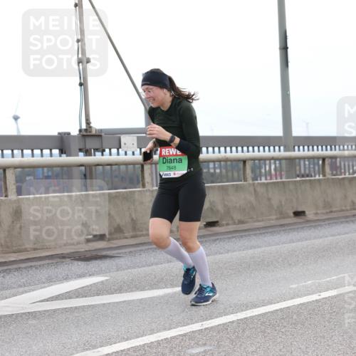03.10.2025 - Köhlbrandbrückenlauf Lena Gebhardt http://msf.ph/oto/9201621 03.10.2025 15:46:04 Position 2 7648 meine-sportfotos.de