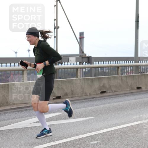 03.10.2025 - Köhlbrandbrückenlauf Lena Gebhardt http://msf.ph/oto/9201622 03.10.2025 15:46:04 Position 2  meine-sportfotos.de