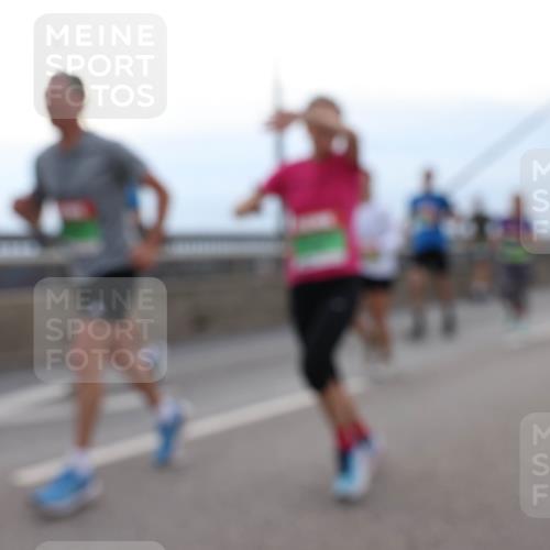 03.10.2025 - Köhlbrandbrückenlauf Lena Gebhardt http://msf.ph/oto/9201628 03.10.2025 15:46:05 Position 2  meine-sportfotos.de