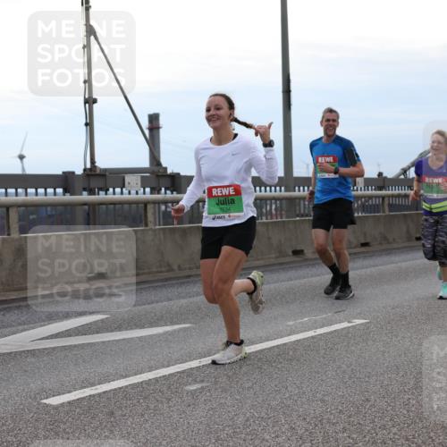 03.10.2025 - Köhlbrandbrückenlauf Lena Gebhardt http://msf.ph/oto/9201631 03.10.2025 15:46:06 Position 2 7534 meine-sportfotos.de