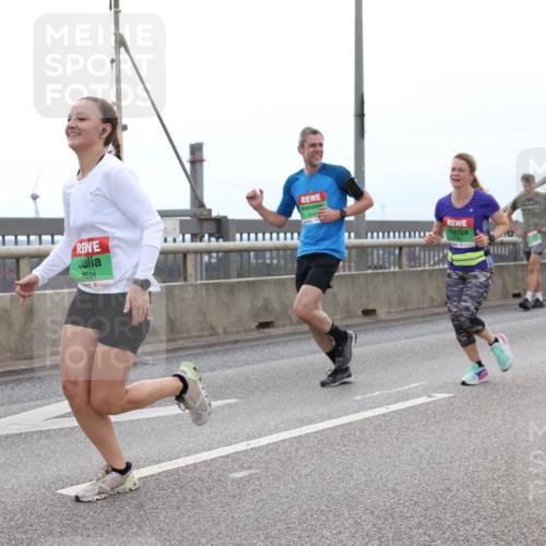 03.10.2025 - Köhlbrandbrückenlauf Lena Gebhardt http://msf.ph/oto/9201633 03.10.2025 15:46:06 Position 2 7534, 7822 meine-sportfotos.de