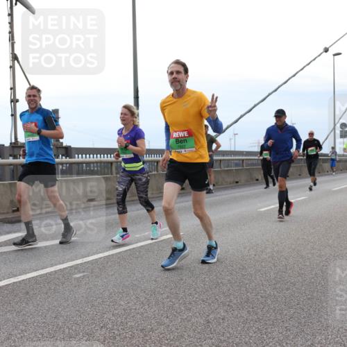 03.10.2025 - Köhlbrandbrückenlauf Lena Gebhardt http://msf.ph/oto/9201636 03.10.2025 15:46:07 Position 2 7822 meine-sportfotos.de