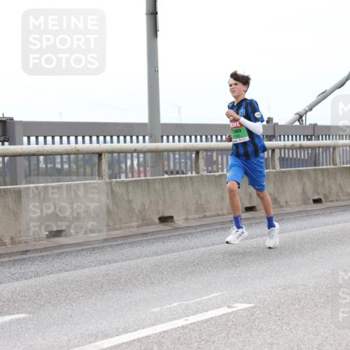 03.10.2025 - Köhlbrandbrückenlauf Lena Gebhardt http://msf.ph/oto/9201653 03.10.2025 15:46:15 Position 2 8153 meine-sportfotos.de