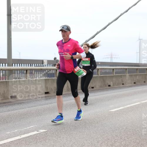 03.10.2025 - Köhlbrandbrückenlauf Lena Gebhardt http://msf.ph/oto/9201658 03.10.2025 15:46:16 Position 2 7407 meine-sportfotos.de