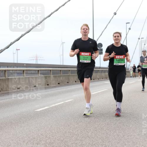 03.10.2025 - Köhlbrandbrückenlauf Lena Gebhardt http://msf.ph/oto/9201659 03.10.2025 15:46:17 Position 2 9748, 8814 meine-sportfotos.de