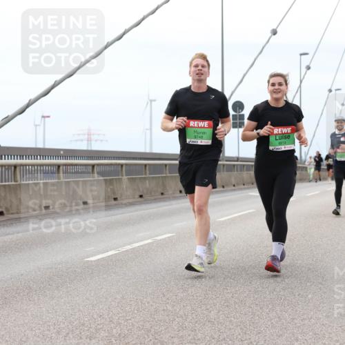 03.10.2025 - Köhlbrandbrückenlauf Lena Gebhardt http://msf.ph/oto/9201660 03.10.2025 15:46:17 Position 2 9748, 8814 meine-sportfotos.de