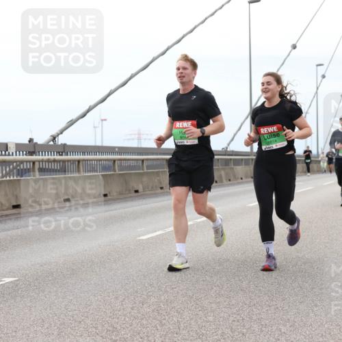 03.10.2025 - Köhlbrandbrückenlauf Lena Gebhardt http://msf.ph/oto/9201661 03.10.2025 15:46:18 Position 2 974, 8814 meine-sportfotos.de