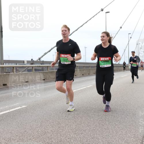 03.10.2025 - Köhlbrandbrückenlauf Lena Gebhardt http://msf.ph/oto/9201665 03.10.2025 15:46:18 Position 2 9748, 8814 meine-sportfotos.de