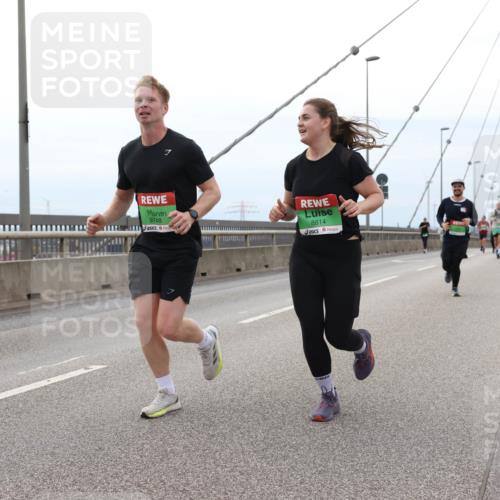 03.10.2025 - Köhlbrandbrückenlauf Lena Gebhardt http://msf.ph/oto/9201667 03.10.2025 15:46:18 Position 2 9748, 8814 meine-sportfotos.de