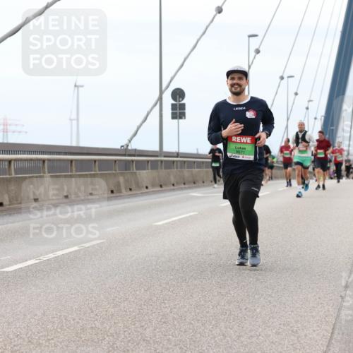 03.10.2025 - Köhlbrandbrückenlauf Lena Gebhardt http://msf.ph/oto/9201668 03.10.2025 15:46:20 Position 2 9671 meine-sportfotos.de
