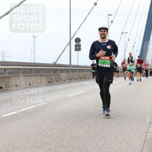 03.10.2025 - Köhlbrandbrückenlauf Lena Gebhardt http://msf.ph/oto/9201669 03.10.2025 15:46:20 Position 2 9671 meine-sportfotos.de
