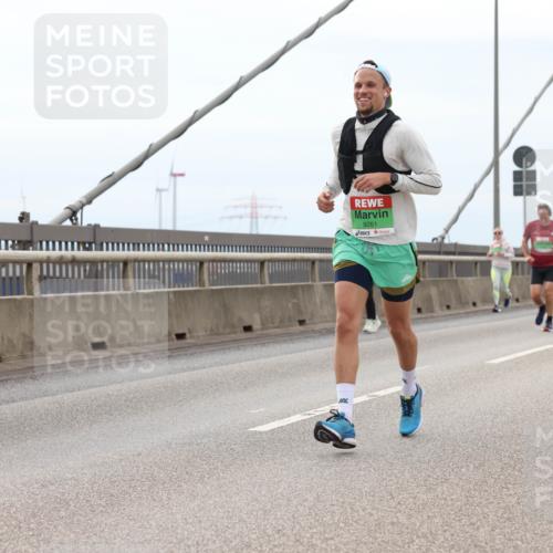 03.10.2025 - Köhlbrandbrückenlauf Lena Gebhardt http://msf.ph/oto/9201676 03.10.2025 15:46:25 Position 2 9261 meine-sportfotos.de