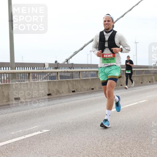 03.10.2025 - Köhlbrandbrückenlauf Lena Gebhardt http://msf.ph/oto/9201679 03.10.2025 15:46:25 Position 2 9261 meine-sportfotos.de