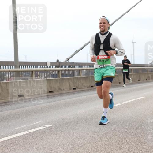 03.10.2025 - Köhlbrandbrückenlauf Lena Gebhardt http://msf.ph/oto/9201680 03.10.2025 15:46:25 Position 2 9261 meine-sportfotos.de