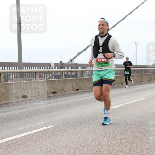 03.10.2025 - Köhlbrandbrückenlauf Lena Gebhardt http://msf.ph/oto/9201681 03.10.2025 15:46:25 Position 2 9261 meine-sportfotos.de