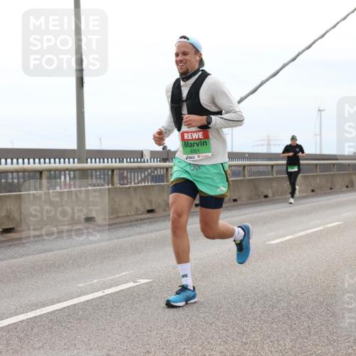 03.10.2025 - Köhlbrandbrückenlauf Lena Gebhardt http://msf.ph/oto/9201682 03.10.2025 15:46:26 Position 2 9261 meine-sportfotos.de