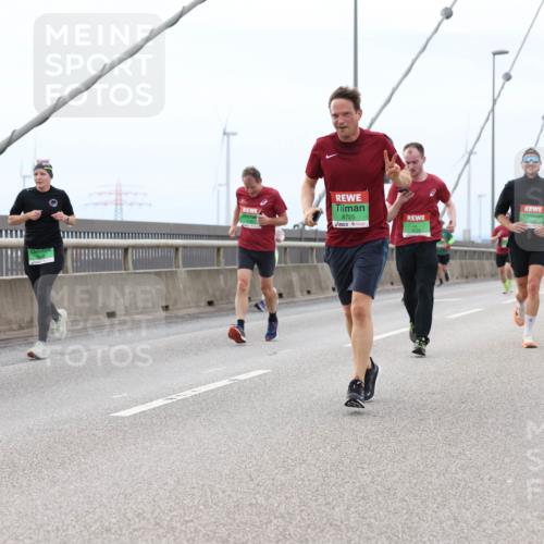 03.10.2025 - Köhlbrandbrückenlauf Lena Gebhardt http://msf.ph/oto/9201684 03.10.2025 15:46:27 Position 2 8725 meine-sportfotos.de