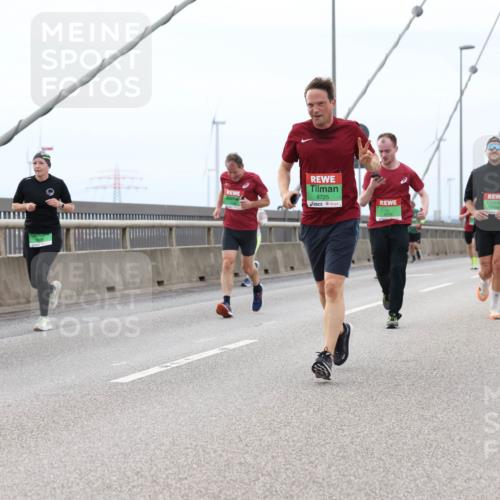 03.10.2025 - Köhlbrandbrückenlauf Lena Gebhardt http://msf.ph/oto/9201685 03.10.2025 15:46:27 Position 2 8725 meine-sportfotos.de