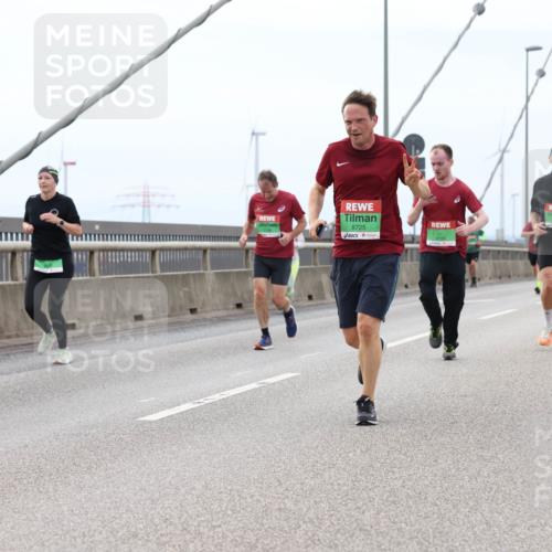 03.10.2025 - Köhlbrandbrückenlauf Lena Gebhardt http://msf.ph/oto/9201687 03.10.2025 15:46:27 Position 2 8725 meine-sportfotos.de