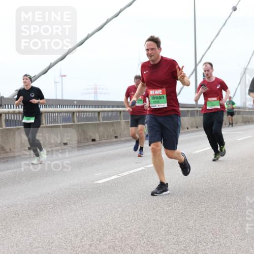 03.10.2025 - Köhlbrandbrückenlauf Lena Gebhardt http://msf.ph/oto/9201688 03.10.2025 15:46:28 Position 2 8725 meine-sportfotos.de