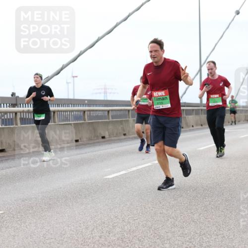 03.10.2025 - Köhlbrandbrückenlauf Lena Gebhardt http://msf.ph/oto/9201689 03.10.2025 15:46:28 Position 2 8725 meine-sportfotos.de