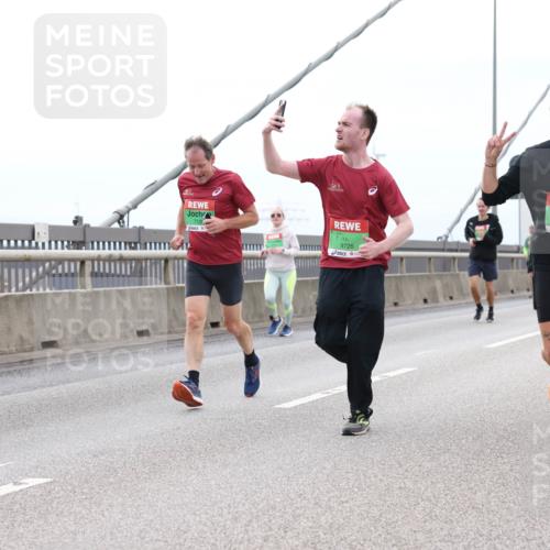 03.10.2025 - Köhlbrandbrückenlauf Lena Gebhardt http://msf.ph/oto/9201695 03.10.2025 15:46:29 Position 2 7139, 9726, 7588 meine-sportfotos.de