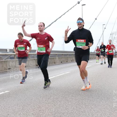 03.10.2025 - Köhlbrandbrückenlauf Lena Gebhardt http://msf.ph/oto/9201696 03.10.2025 15:46:30 Position 2 7139, 9726, 7588 meine-sportfotos.de